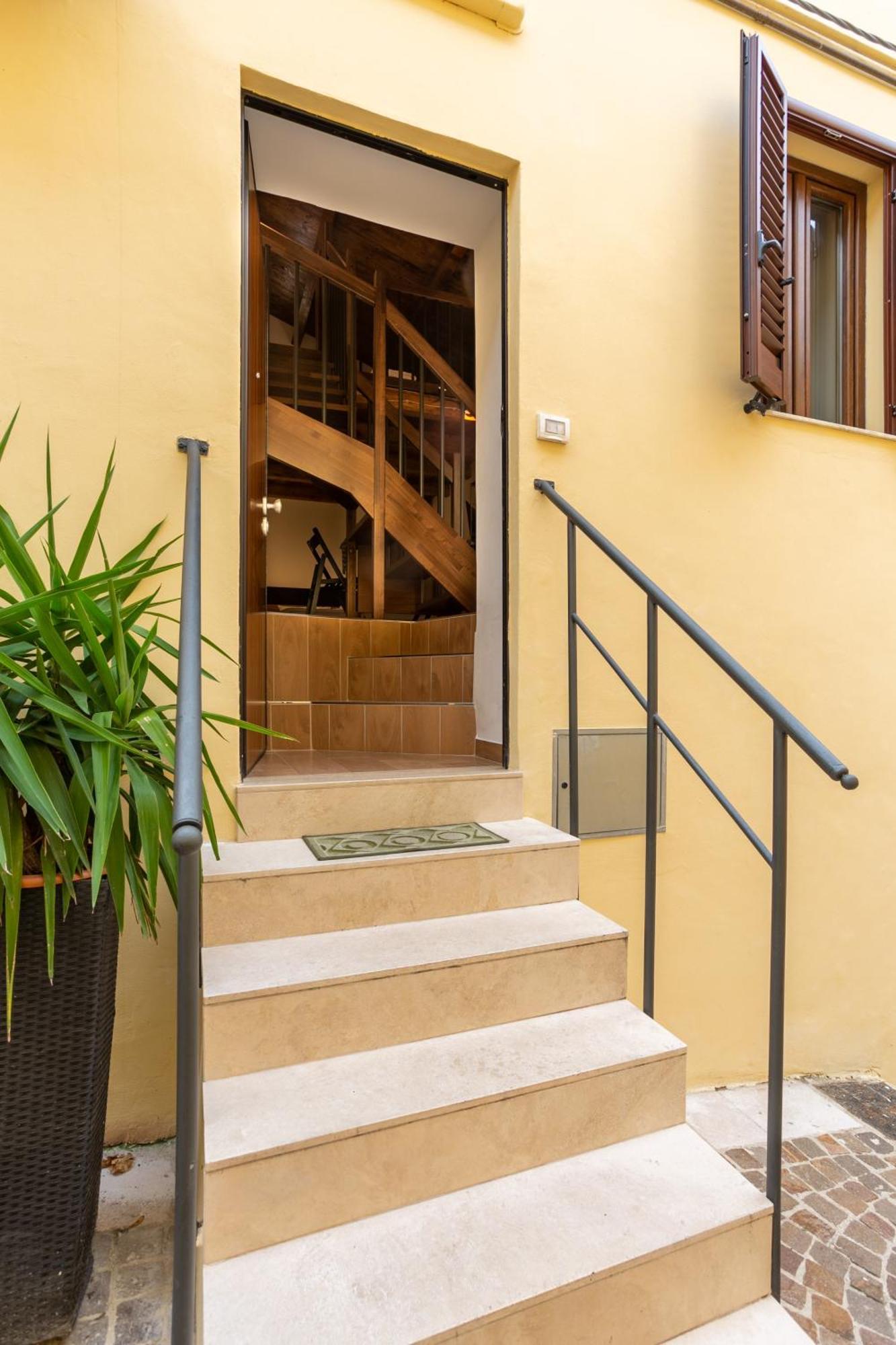 Loft Teate Lägenhet Chieti Exteriör bild